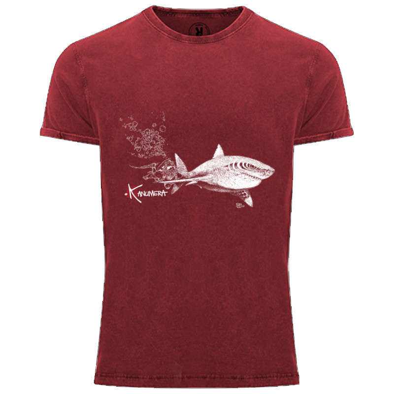 T-Shirt KANUMERA LE REQUIN et LE PLONGEUR Rouge Délavé